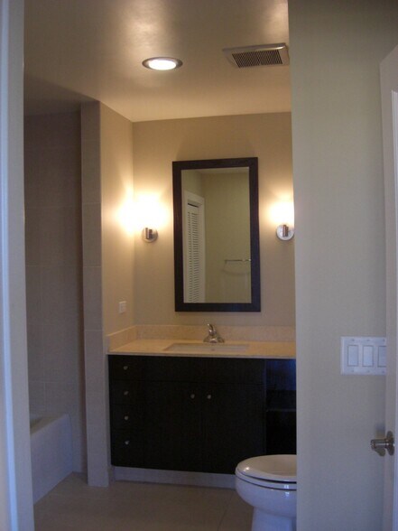 Building Photo - 585 9th St