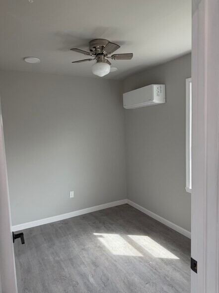 Building Photo - 23 Isham St