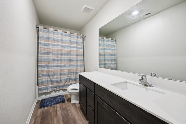 Building Photo - 1927 Churchill Downs Dr