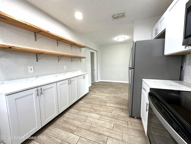 Building Photo - 2296 Shelby Dr