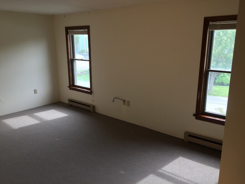 Building Photo - 509 Piscassic St