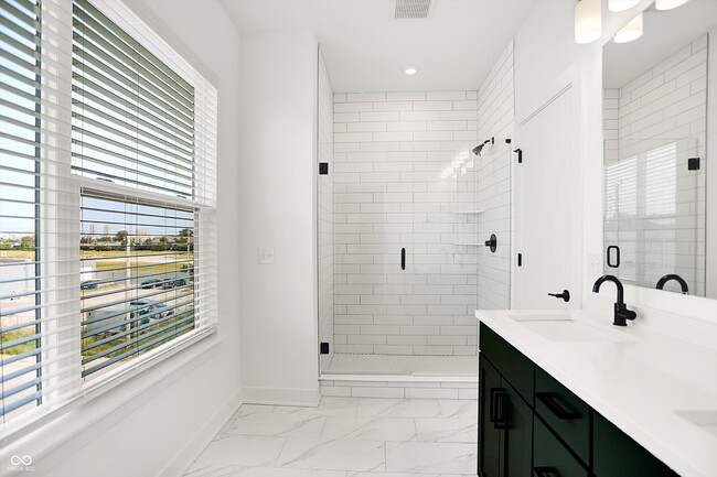 Building Photo - 1303 Deloss St