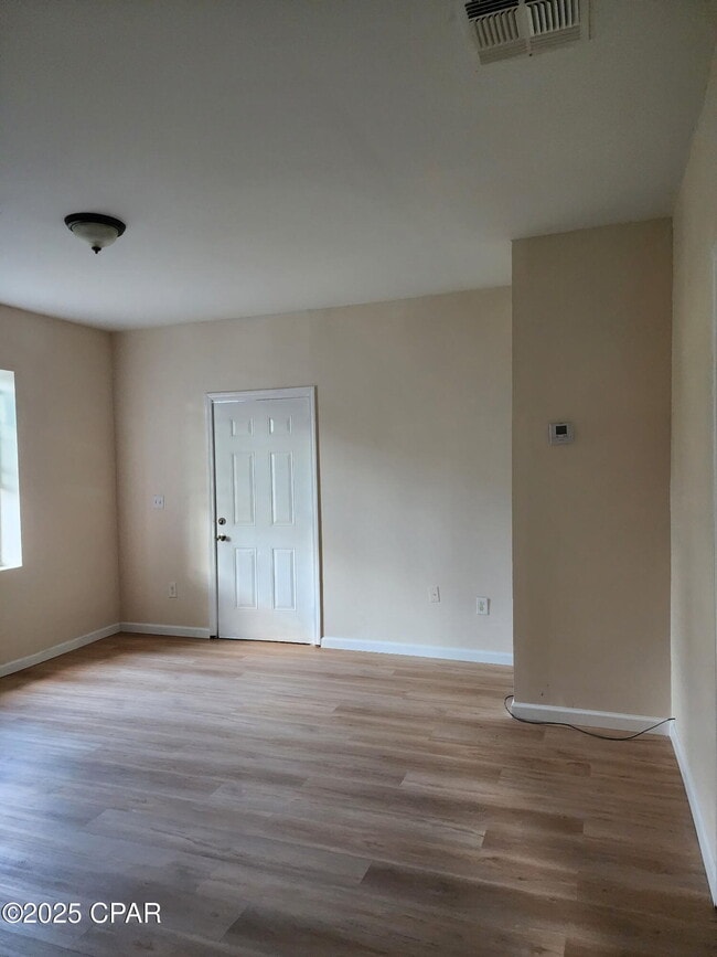 Building Photo - 705 Satsuma Ave