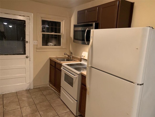 Building Photo - 2107 Sumpter St