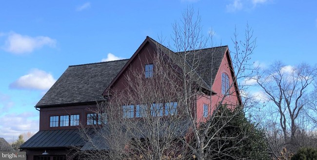 Building Photo - 346 Lurgan Rd