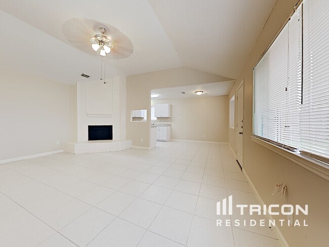 Building Photo - 3446 Edgecreek Dr