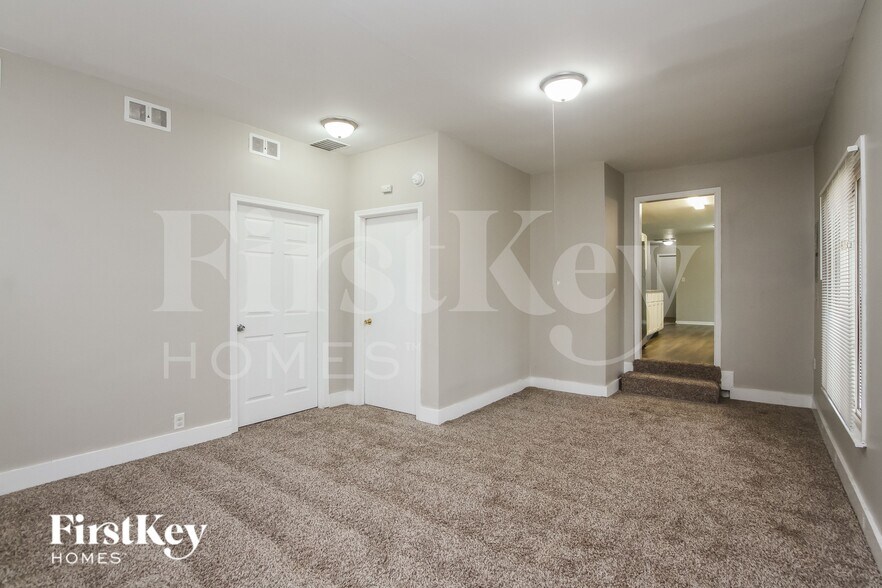 Building Photo - 3880 W Smith Valley Rd