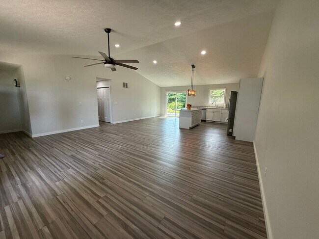 Building Photo - 6256 Oak Rd