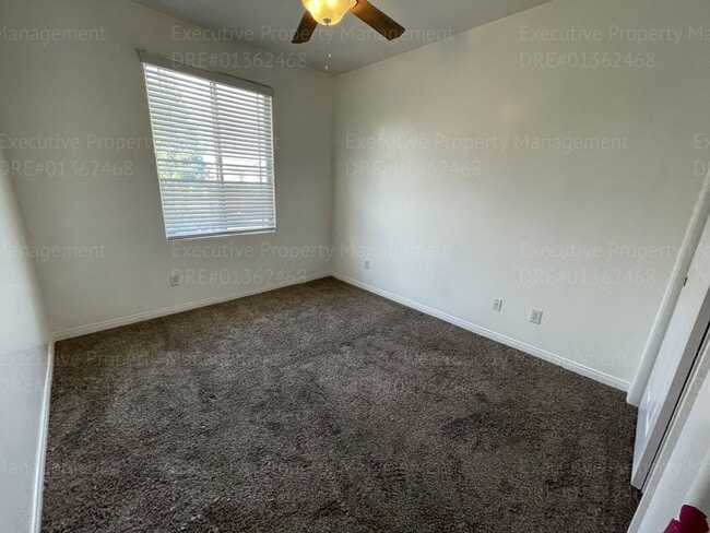 Building Photo - 4 bedrooms/ 2 bathrooms, with a patio.