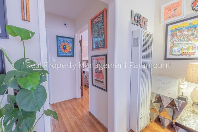 Building Photo - Really nice apartment close to the Grove