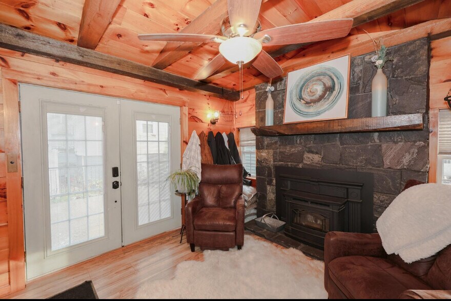 Building Photo - 331 E High St