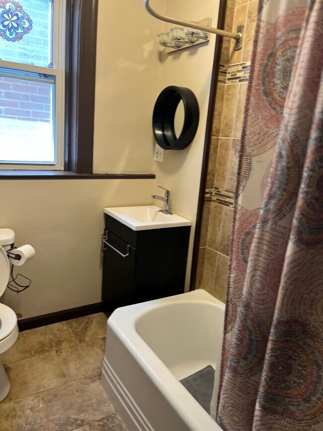 Bathroom - 4915 Loughborough Ave