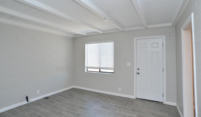Building Photo - 3841 N Park Ave