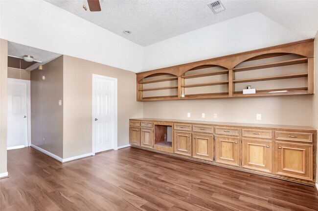 Building Photo - 16222 Rutley Cir