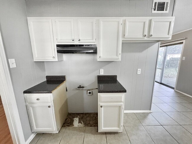 Building Photo - 4936 Leven Rd