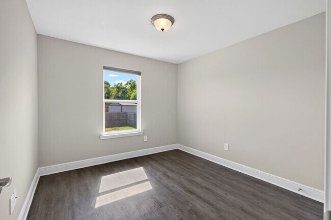 Building Photo - 15028 Emersyn Ln