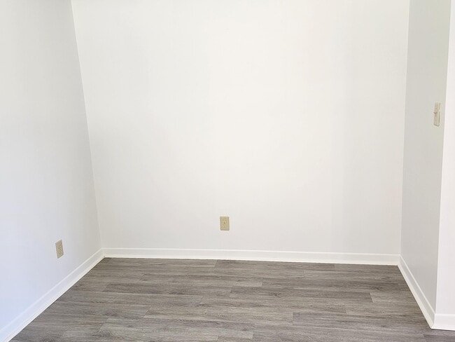 Building Photo - 1605 SW Silver Pine Way