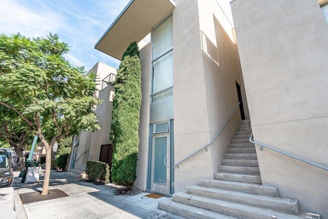 Building Photo - Lusso Lofts - Live work Town-home