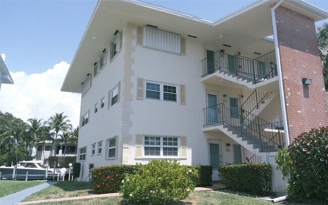 Building Photo - 460 Paradise Isle Blvd