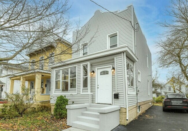 Building Photo - 3-Bed, 3-Bath in New Brunswick – Your Perfect Retreat!"