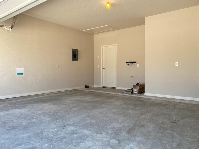 Building Photo - 716 Red Barn Bnd