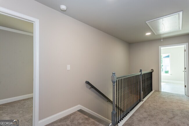 Building Photo - 3352 Landings S Dr SW