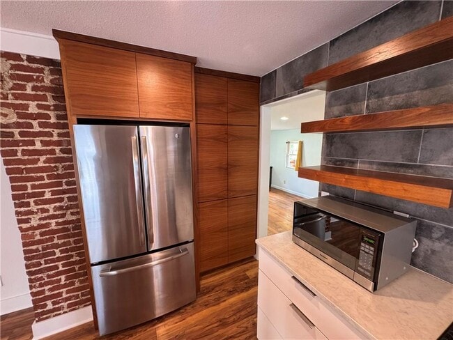 Building Photo - 320 S Washington Ave