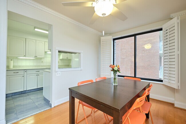 Building Photo - 2501 Calvert St NW