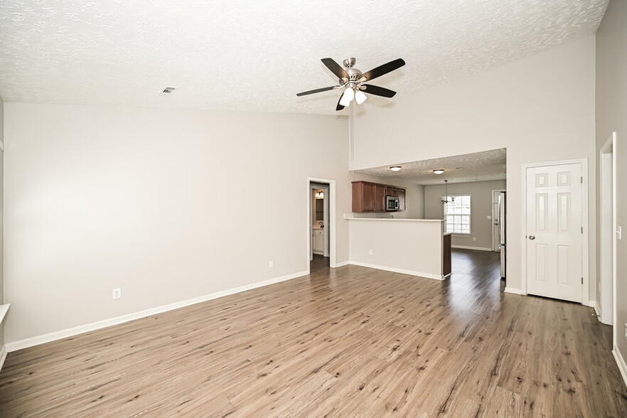 Building Photo - 4002 Deer Run Trace