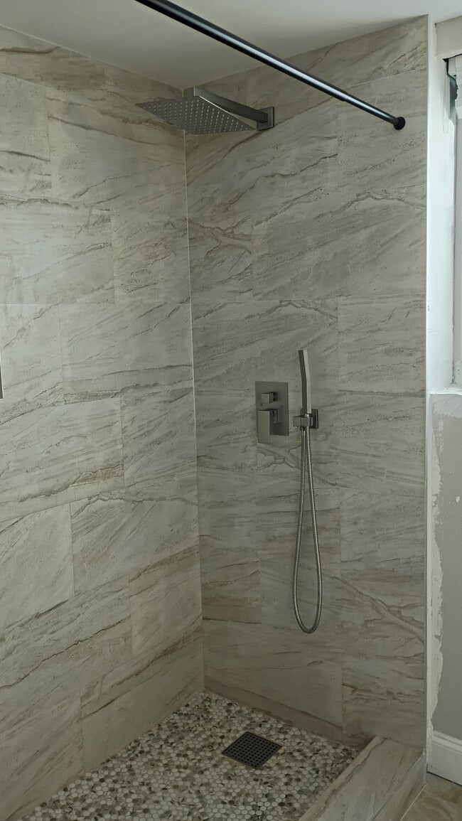 Building Photo - 1415 NE 17th Terrace