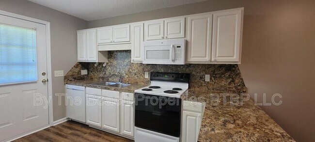 Building Photo - 2407 James St