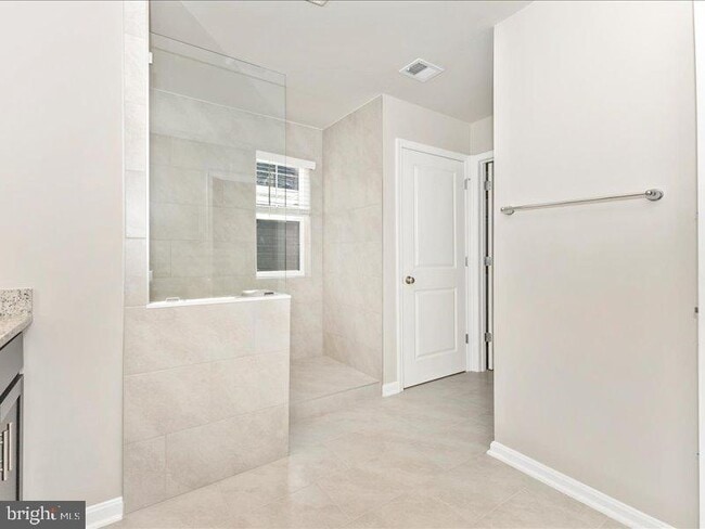 Building Photo - 461 Hanson St