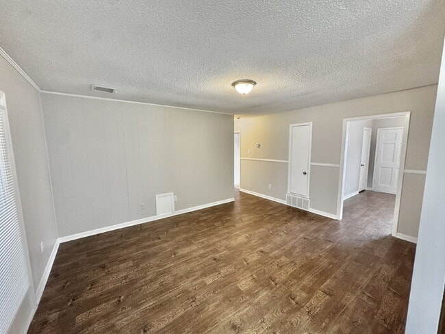 Building Photo - 6368 Leamont Dr