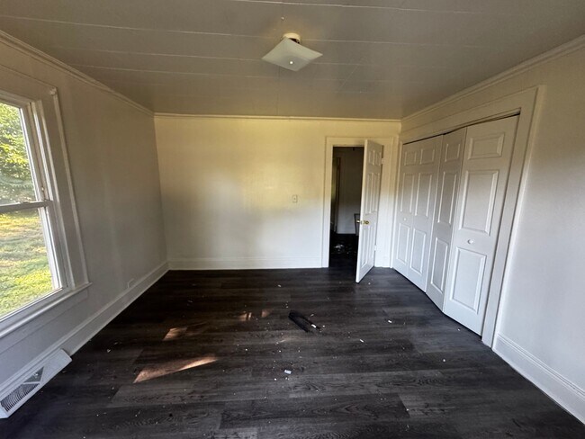 Building Photo - Single Family 2 Bed / 1 Bath (Deep Cleaning July 10, 2026)
