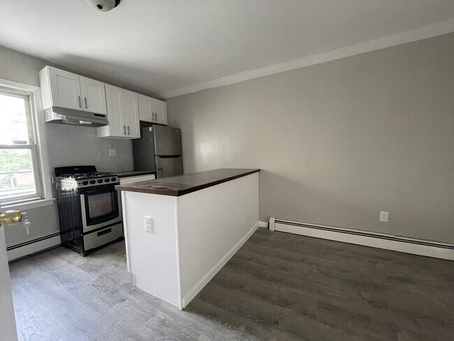 Building Photo - 298 Ivy Street