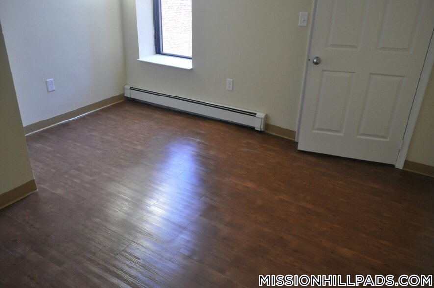 Building Photo - 13 Ruggles St