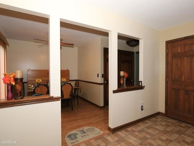 Building Photo - 3 br, 2.5 bath Condo - 2677  Montana Avenue