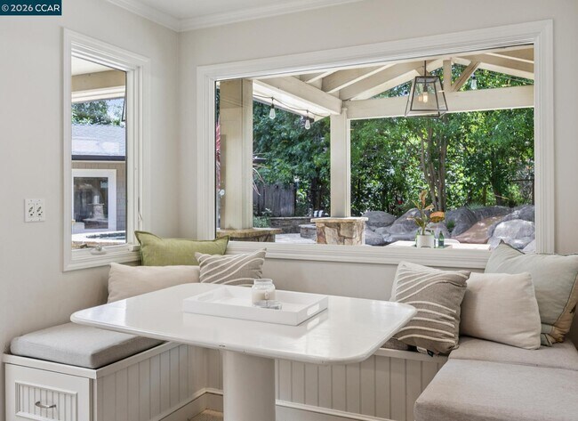 Building Photo - 783 Los Palos Manor
