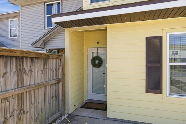 Building Photo - 207 Ann Cir