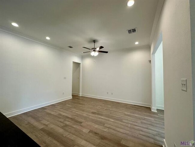 Building Photo - Beautiful Townhome in Dawson Bluff!