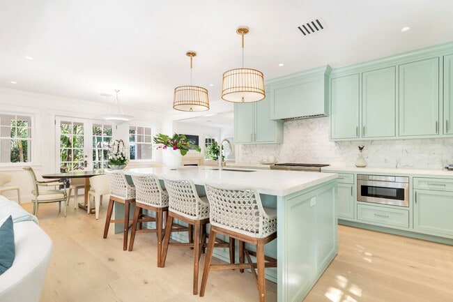 Building Photo - 142 Seabreeze Ave