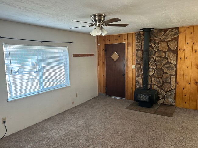Building Photo - 1 bed/1 bath in Adin CA