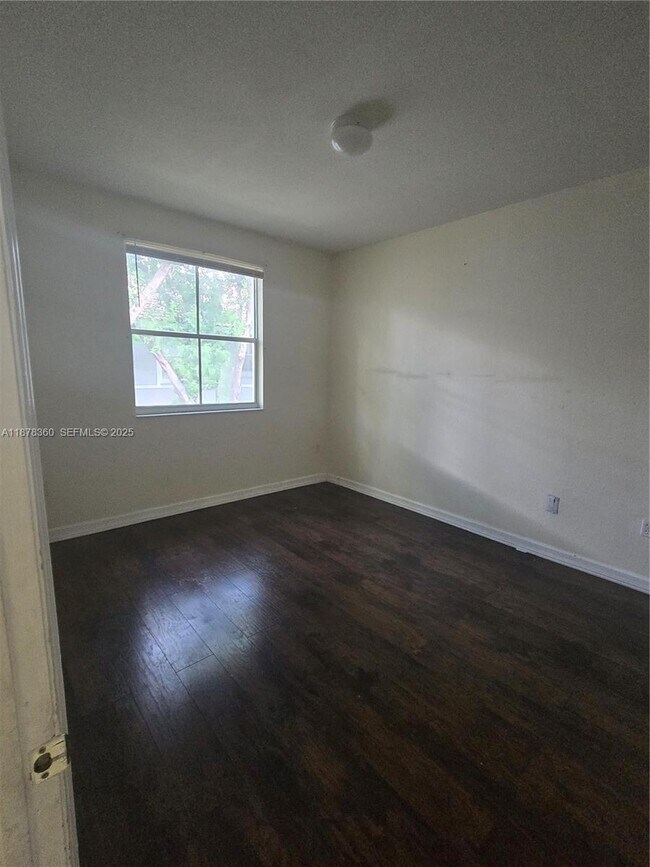 Building Photo - 1661 SE 28th St