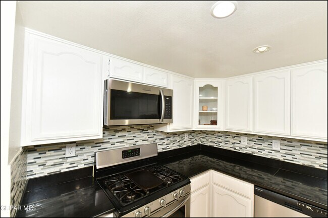 Building Photo - 1857 Ralph Janes Pl