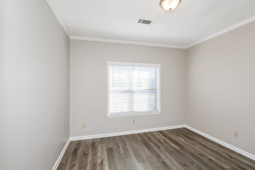 Building Photo - 5976 Southbend Ln