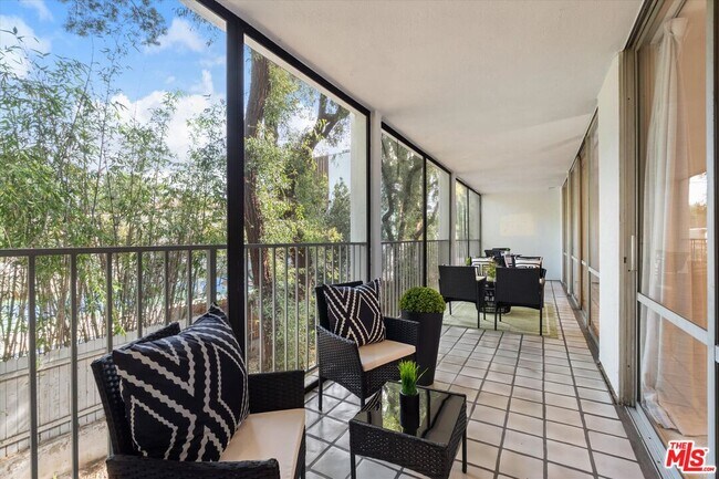 Building Photo - 850 Kings Rd