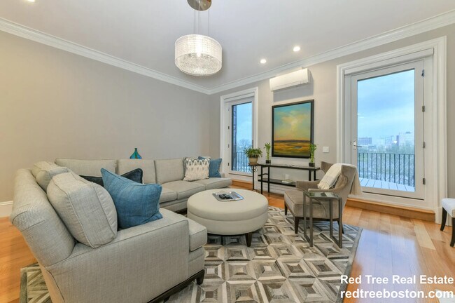 Building Photo - 214 Beacon St