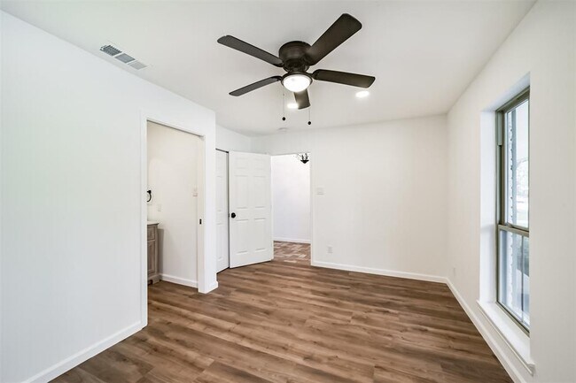 Building Photo - 2742 Triway Ln