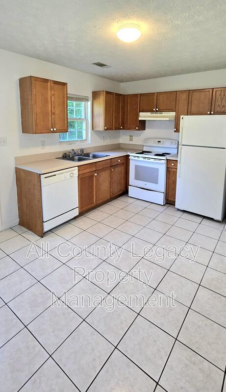 Building Photo - 33 Maria Cir