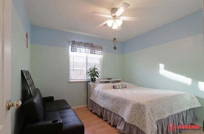 Building Photo - 9425 Lanneau Ct